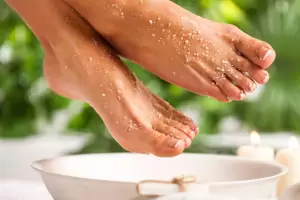 Lavado de pies con bicarbonato y sal: por qu� lo recomiendan especialistas y cu�les son sus beneficios