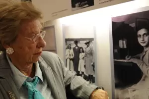 Muri� Eva Schloss, sobreviviente de Auschwitz y hermanastra de Ana Frank