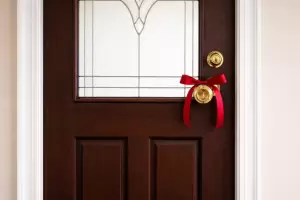 D�a de Reyes en Catamarca: el significado de atar una cinta roja al picaporte de la casa