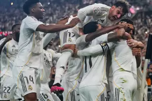 En un partidazo, el Real Madrid le gan� 2-1 al Atl�tico y es finalista de la Supercopa de Espa�a