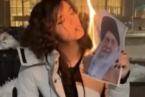 Ir�n al borde del estallido: protestas masivas desaf�an al r�gimen y apuntan contra Jamenei