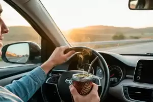 Cu�l es la provincia que multa con $500.000 por tomar mate mientras se maneja