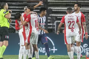 Independiente se lo dio vuelta a Alianza Lima y arranc� el 2026 con el pie derecho