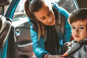 Seguridad vial: por qu� los ni�os deben viajar siempre correctamente asegurados en los autos