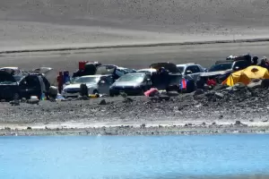 Catamarca: Indignaci�n por un campamento ilegal y basura en la Laguna Celeste
