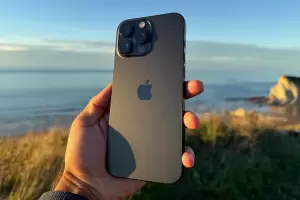 Eliminan los aranceles a la importaci�n de celulares y anticipa una baja de hasta el 30% en los precios