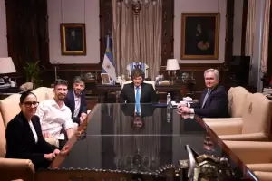 Milei recibi� en Casa Rosada a dos argentinos que estuvieron secuestrados por Hamas