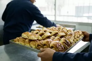 Llev� facturas para festejar su cumplea�os en el trabajo, lo despidieron pero lo indemnizaron: �cu�nto le dieron?