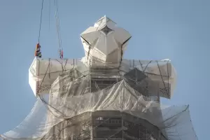La Sagrada Familia avanza hacia su etapa final: el video de c�mo colocaron una pieza clave