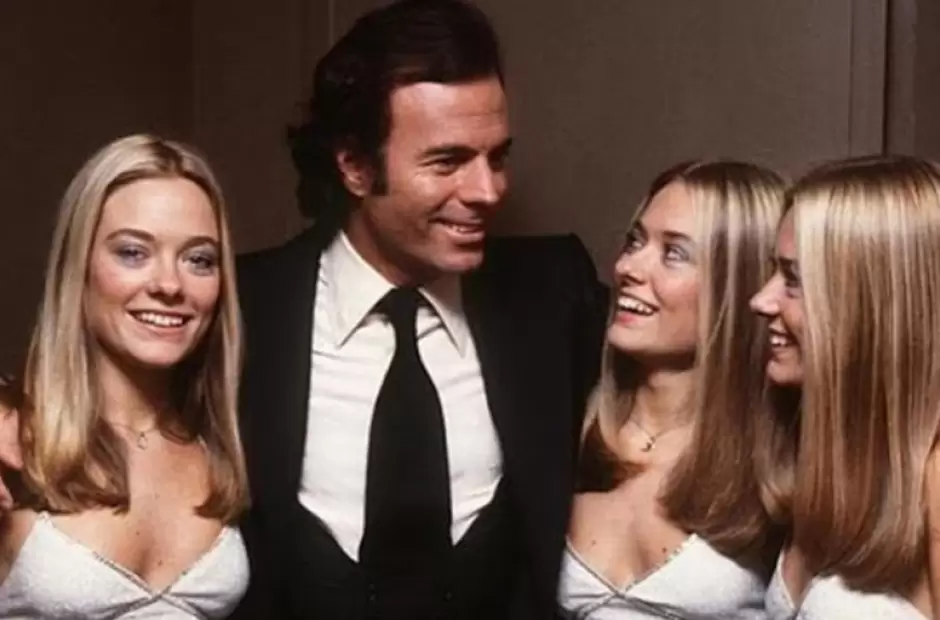 Julio Iglesias y las Trillizas