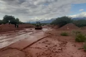 Rutas de Catamarca: cortes, agua sobre la calzada y tr�nsito con precauci�n