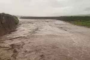 Imponente crecida del R�o del Campo en Aconquija tras intensas lluvias en Catamarca