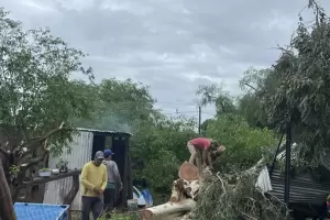 Temporal en Esqui�: despliegan amplio operativo de asistencia para los vecinos afectados