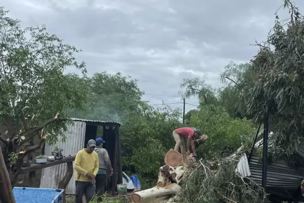 Temporal en Esqui�: despliegan amplio operativo de asistencia para los vecinos afectados