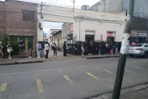 Desocupaci�n en Catamarca: una larga fila por un empleo expone una triste realidad