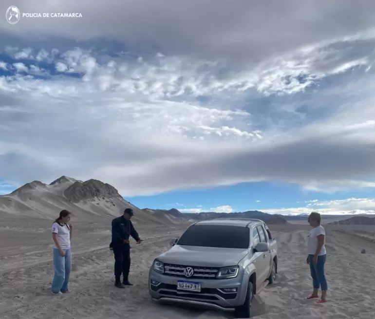 campo de piedra pomez turistas