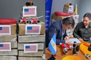 El embajador de EEUU en Argentina aport� 12 cajas con mangueras para los incendios en Chubut