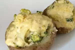 �C�mo hacer papas rellenas de br�coli y queso?: la receta al horno con 6 ingredientes y en 45 minutos