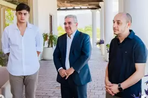 Orgullo catamarque�o: Ra�l Jalil recibi� a Facundo Nieva tras su consagraci�n hist�rica en el patinaje mundial