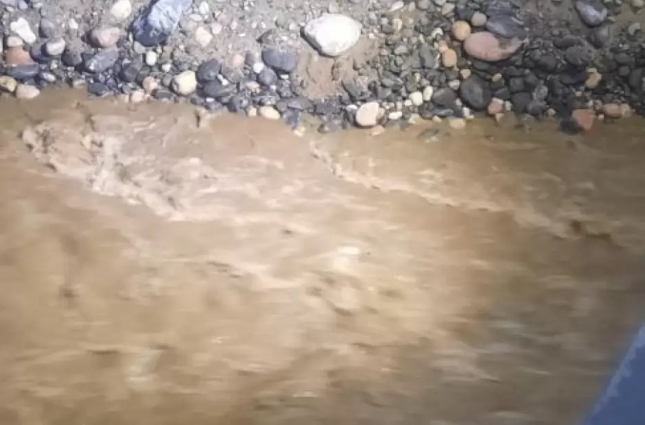 Crecida R�o Ambato en El Rodeo