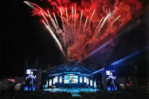 Cosqu�n 2026 arranc� con una primera luna inolvidable: la cartelera de hoy