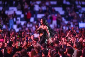 Segunda luna de Cosqu�n: debut de Cazzu y la emoci�n de Nahuel Pennisi y Raly Barrionuevo