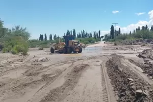 Ruta 18: despejan el derrumbe en Singuil y rehabilitan el paso vehicular
