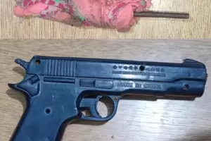 Catamarca: secuestraron un hierro y una r�plica de arma de fuego