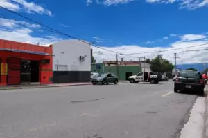 Choque en Avenida G�emes: un motociclista fue hospitalizado