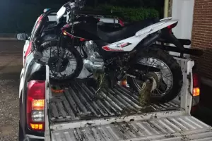 Catamarca: La crecida de un r�o arrastr� una moto en Andalgal�