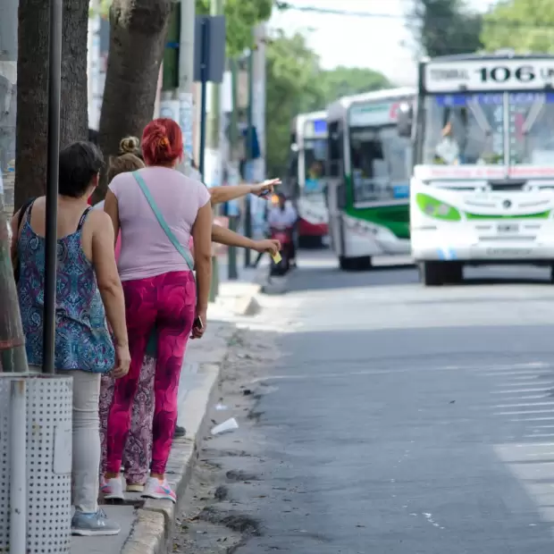 Empresas piden restringir horarios y crece la tensi�n con el Gobierno y la UTA