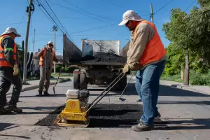 Avanza el mantenimiento vial con prioridad en la avenida Enrique Ocampo