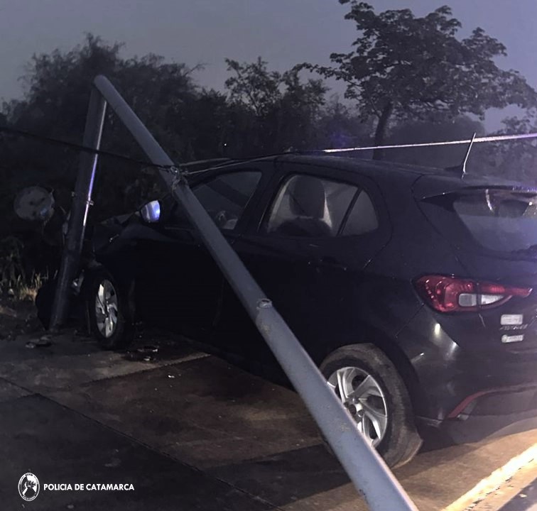 Un automovilista alcoholizado chocó contra un poste de luz en Catamarca ...