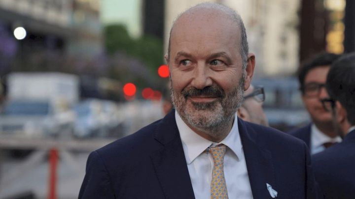 Sturzenegger va por más desregulaciones que alcanzan al GLP, farmacias, librerías y el agro