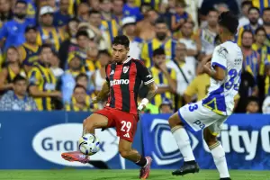 River empat� con Rosario Central en Arroyito y contin�a puntero de su zona