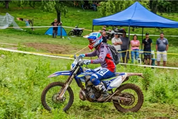 Con m�s de 60 motos, el enduro corri� su tercera fecha en Anquincila