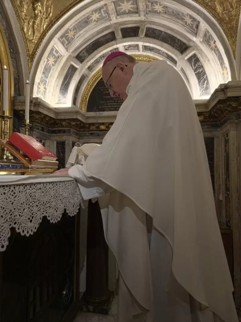 Mons. Urbanč le entregó al Papa León
una reliquia del Beato Mamerto Esquiú