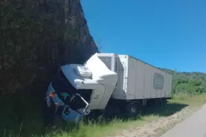Catamarca: Un camionero result� herido tras chocar contra la monta�a en la Cuesta del Totoral
