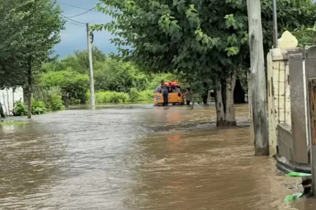 Salta bajo el agua: un temporal deja m�s de 200 evacuados y graves da�os estructurales