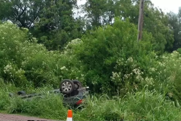 Siniestro en la Ruta Nacional N� 64: un hombre de 44 a�os volc� tras dormirse al volante