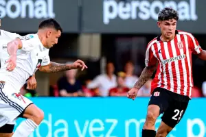 Estudiantes super� a Deportivo Riestra y se prende arriba