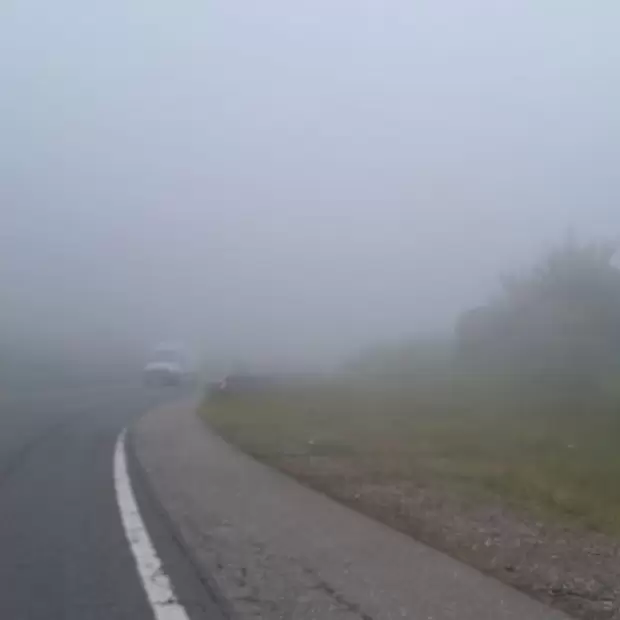 Alerta vial en Catamarca: densa niebla reduce la visibilidad en la Cuesta del Totoral