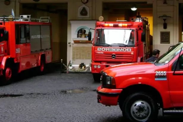 Fuego en el Senado: tres intoxicados en el despacho de la senadora Andrea Cristina