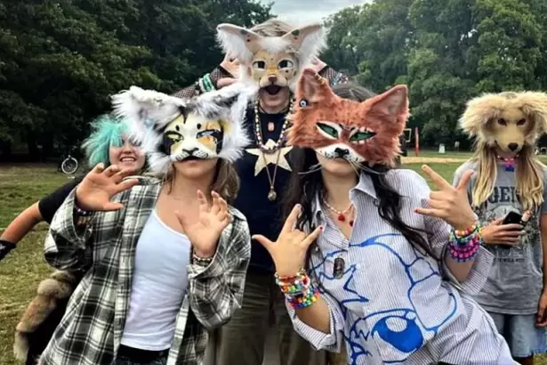 "Therians" en Catamarca: el inusual encuentro de la identidad animal en la plaza