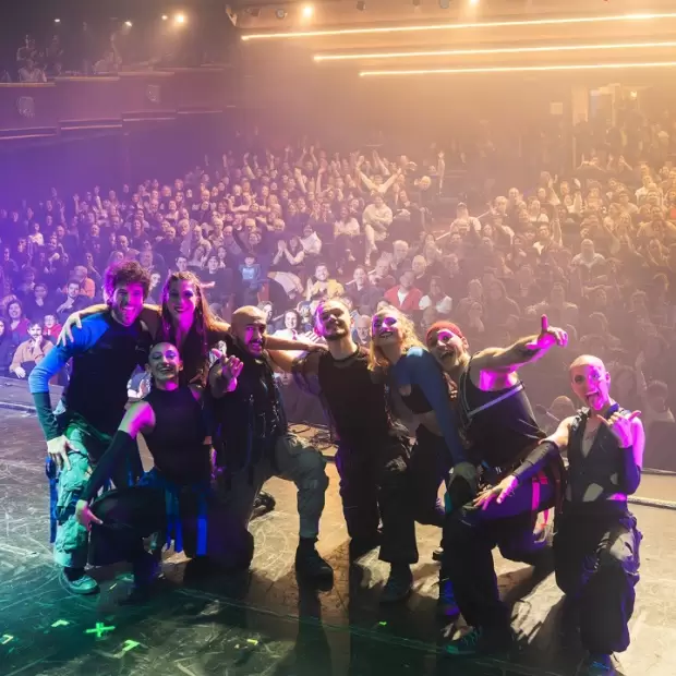 Un catamarque�o en Mayumana: el grupo fue premiado con el Estrella de Mar