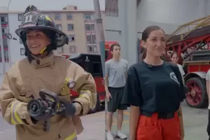 Mar�a Becerra, bombero por un d�a: entrenamiento riguroso y compromiso social