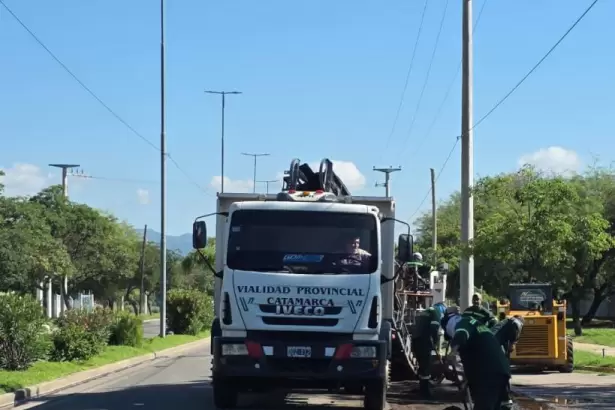 Contin�an los trabajos de repavimentaci�n en Av. Los Legisladores