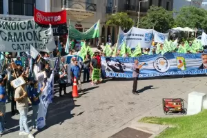 Jubilados autoconvocados se sumaron a las marchas contra la reforma laboral y reforma previsional