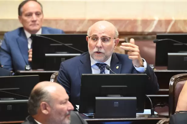 Fama denuncia un pacto de impunidad en el traspaso de YMAD