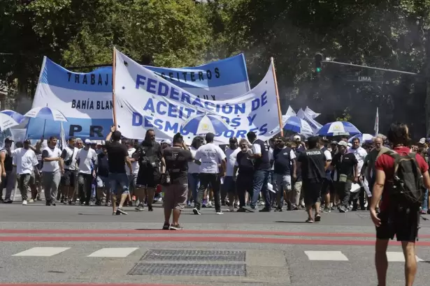 El Congreso bajo asedio: gremios y movimientos sociales se movilizan contra la reforma laboral